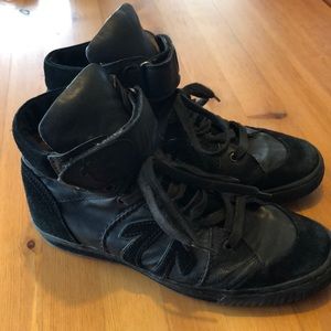 Men’s True Religion high tops size 8